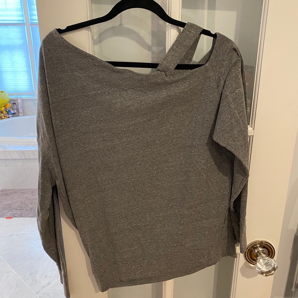 Off the shoulder fun top - Picture 3 of 3